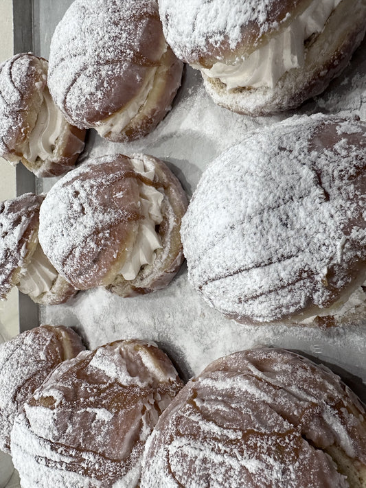 Cinnamon Caramel Creme Scroll